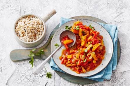 Vegetarische koolraapgoulash met rijst