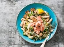 Zalm, groenten, roomkaas en penne: een perfecte combinatie.