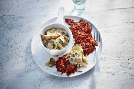 Aardappel-bietenrösti met vega-kipragout