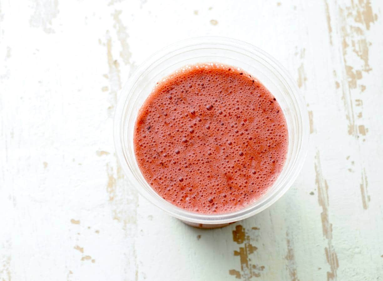 Smoothie grapefruit, blauwe bes, gember en wortel