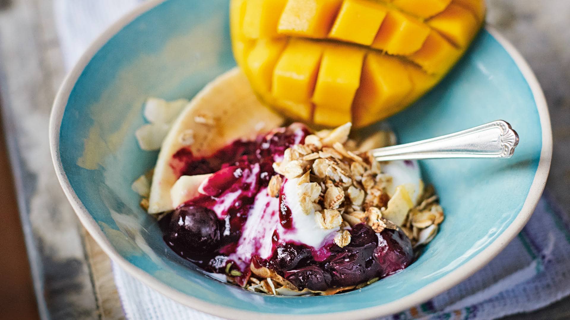 Jamie Olivers geroosterde havermout met fruit & yoghurt recept