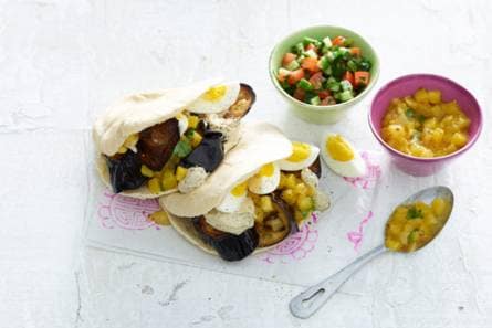 Mara Grimms sabich (pitasandwich met aubergine en ei)
