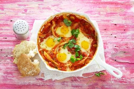 Mara Grimm shakshuka (tomatenstoof met ei & venkel)