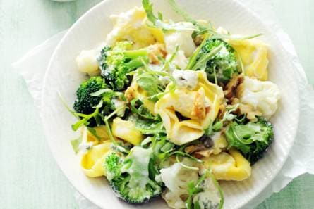 Notentortelloni in gorgonzola-kappertjessaus