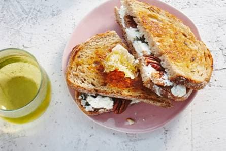 Tosti geitenkaas-honingraat
