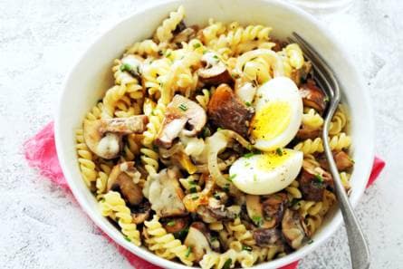Fusilli met paddenstoelensaus & een gekookt eitje