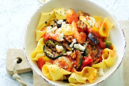 Garnalen-groentepappardelle & tomatensaus