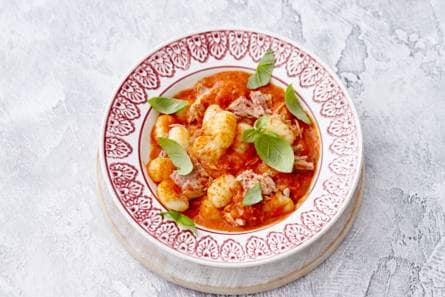 Gnocchi met tonijn en saus van gepofte tomaat