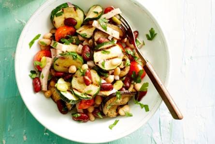 Mediterrane bonensalade met gerookte kip