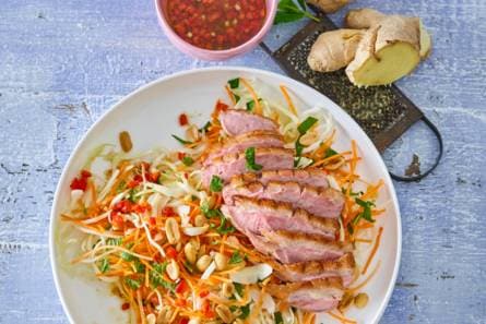 Monique van Loons geroosterde eendenborst op Vietnamese salade