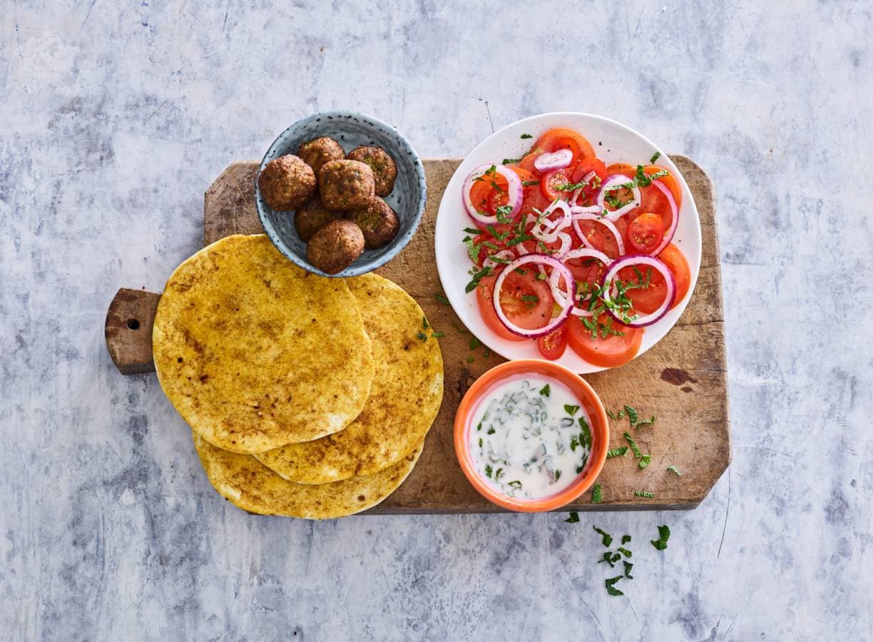Falafel wrap met frisse tomatensalade