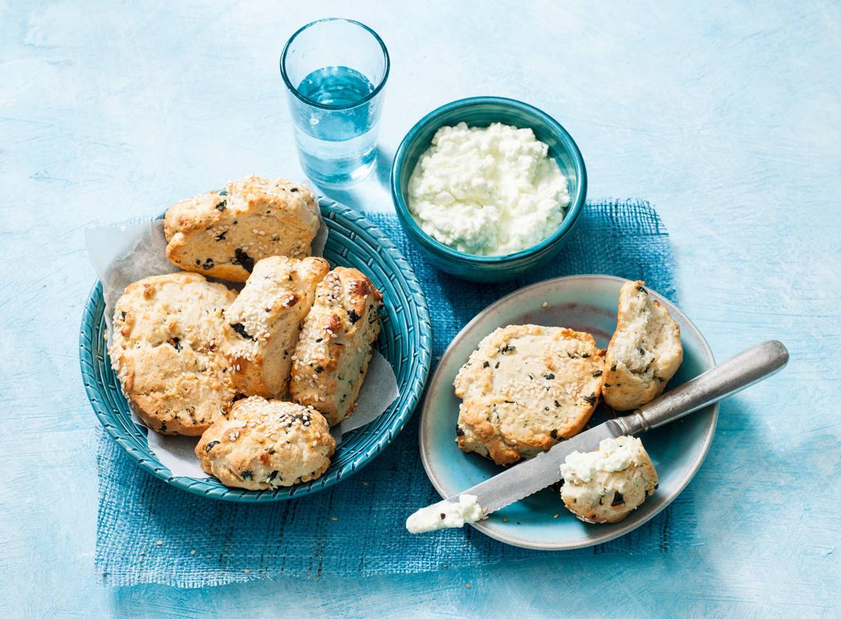 Noriscones met wasabi-hüttenkäse