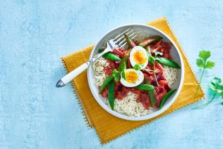 Bietencurry met sugarsnaps en rijst