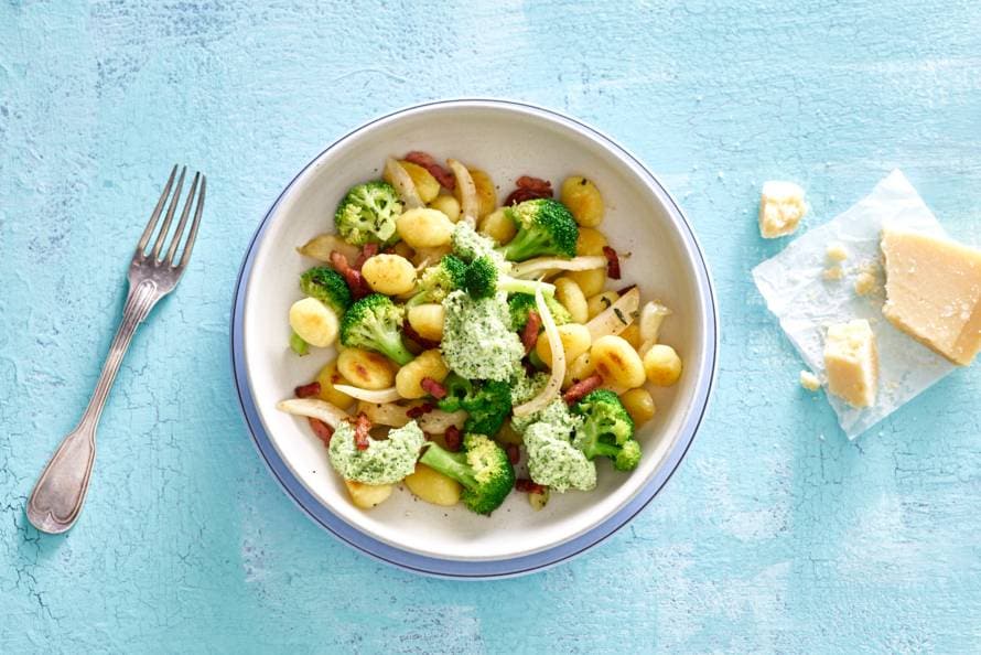 Gebakken gnocchi met saliesaus Recept Allerhande Albert Heijn