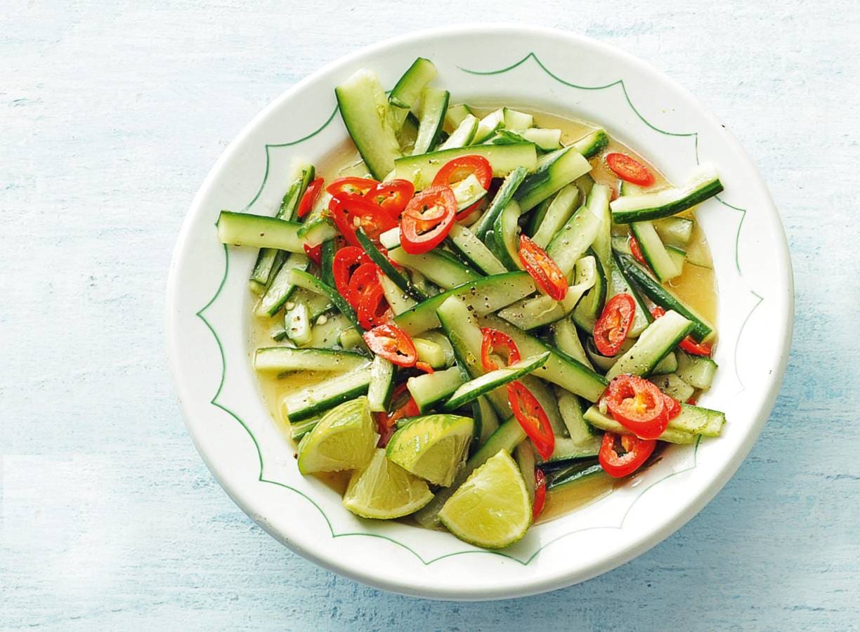 Komkommersalade met rode peper