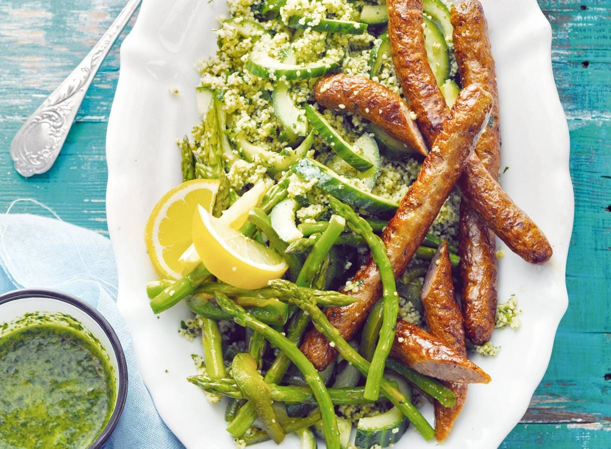 Lamsworstjes met salsa verde en groene couscous