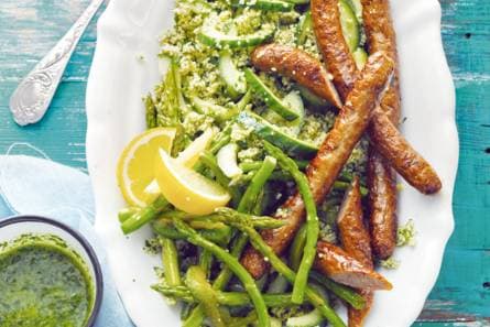Lamsworstjes met salsa verde en groene couscous