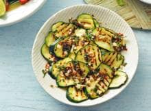 Met de fris-pittige combinatie van munt en chilivlokken krijgt de courgette een mediterraan tintje. 