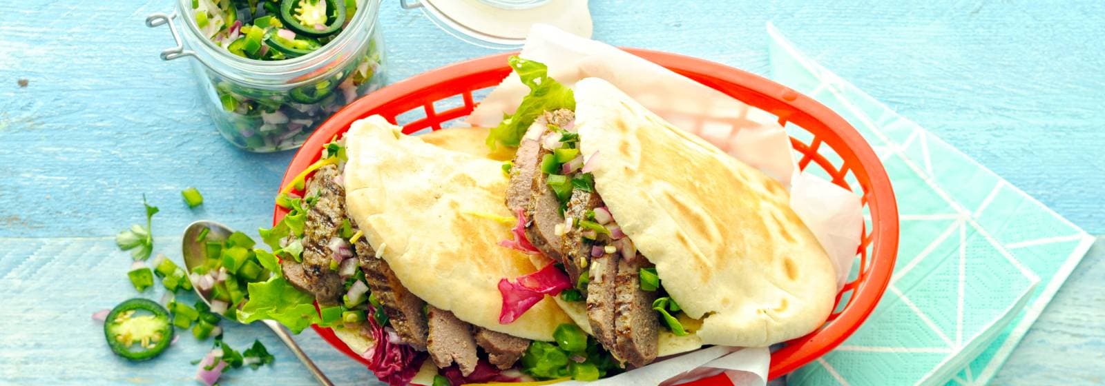Pita's met steak tartaar, sla en paprikasalsa recept Allerhande