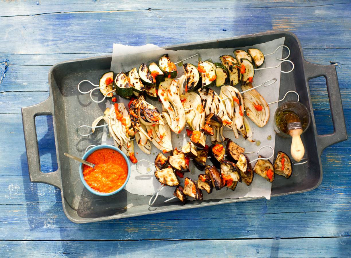 Venkel-, aubergine- en courgettespiesen met tijmolie