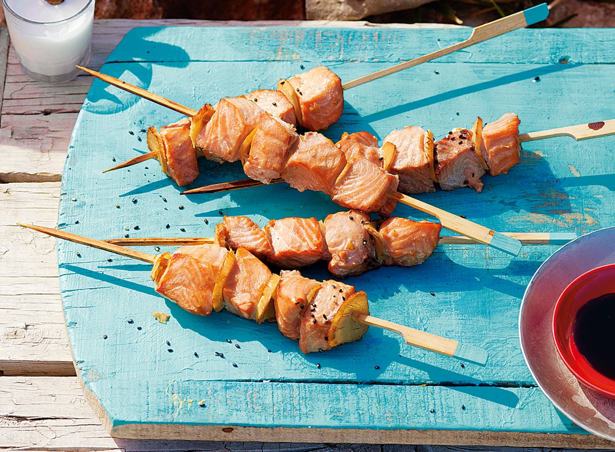 Warmgerookte zalm in honing-sojamarinade