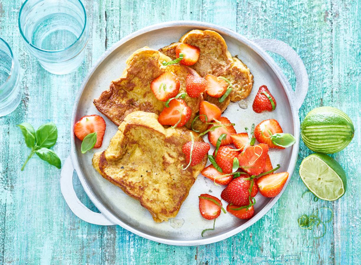 Wentelteefjes met gemarineerde aardbeien