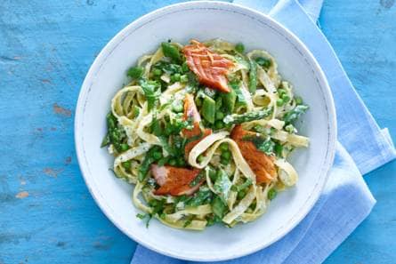 Tagliatelle met courgettesaus & warmgerookte zalm