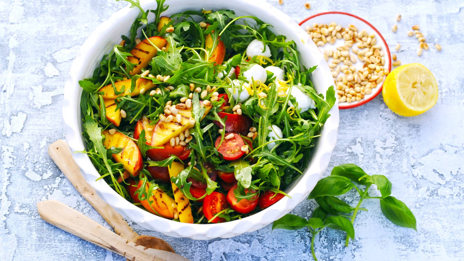 Rucolasalade met gegrilde nectarine recept Allerhande Albert Heijn