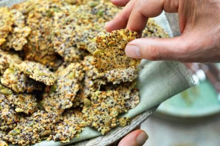 Pascale Naessens' parmezaanchips met zaadjes