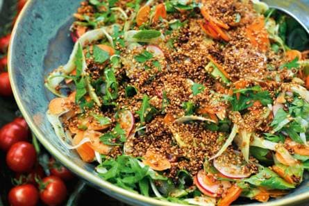 Pascale Naessens' salade van groenten met gemarineerde sesamzaadjes