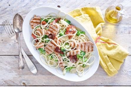 Romige pasta met broccoli en gegrilde varkenshaas