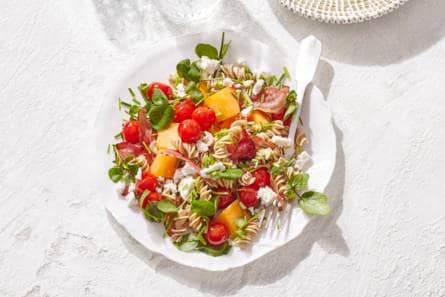 Pastasalade met rauwe ham en meloen