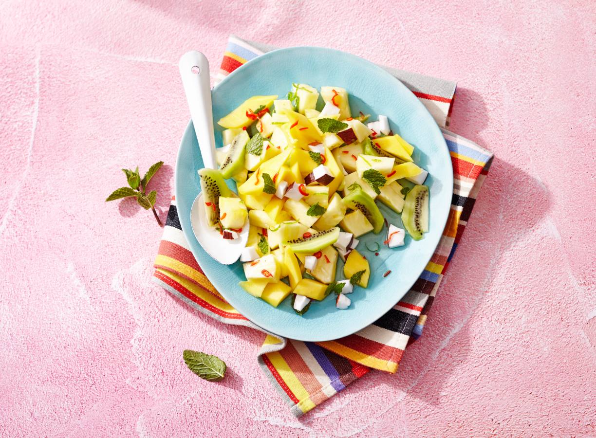 Tropische fruitsalade met rode peper en munt