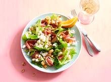 Haal Spanje naar je keuken met deze frisse salade met mediterrane ham. 