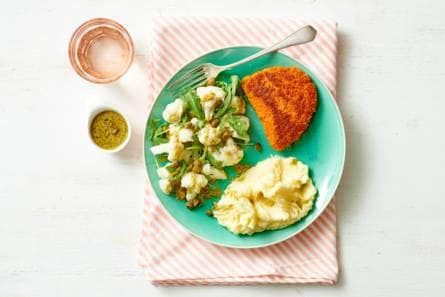 Gebakken cordon bleu met puree en lauwwarme bloemkoolsalade