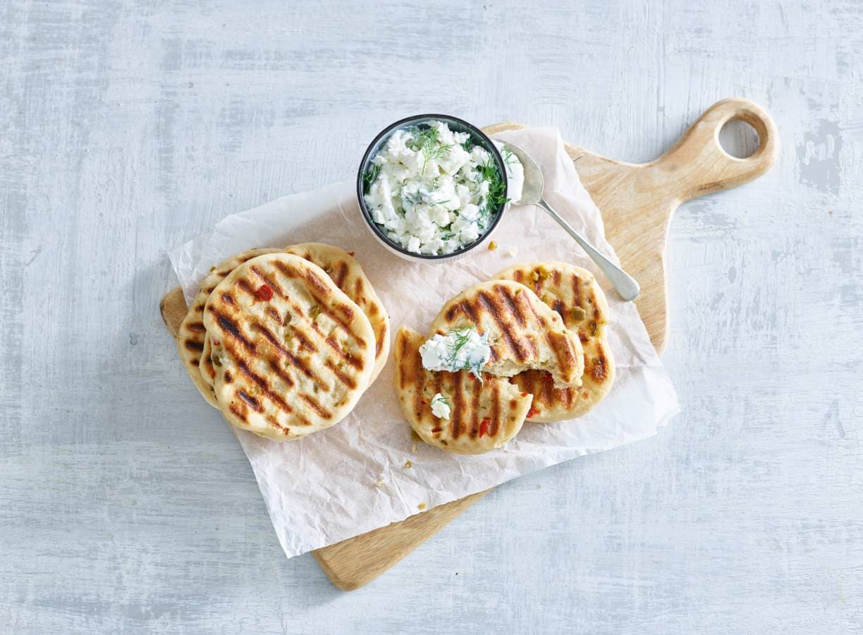 Broodjes met jalapeño's en feta