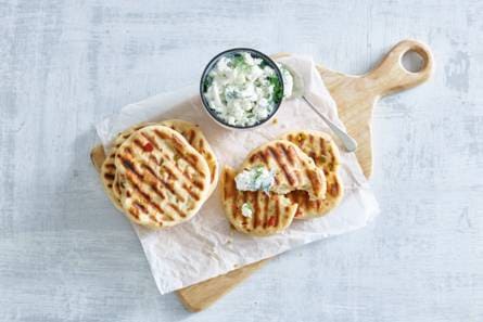 Broodjes met jalapeño's en feta