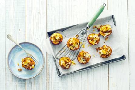 Gevulde pruimen met cantuccini en rozijnen