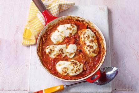 Kipfilet in pizzasaus met gesmolten mozzarella