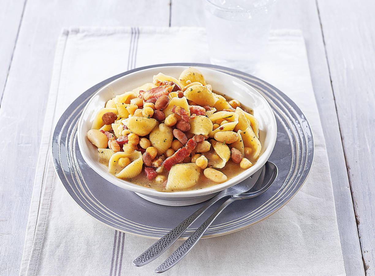 Gino D'Acampos Napolitaanse pasta met drie-bonensaus