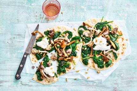 Piadina met paddenstoelen, truffeltapenade en spinazie