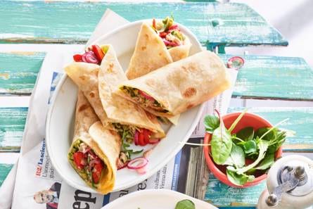 Piadina met tonijn, rode ui en rucolasalsa