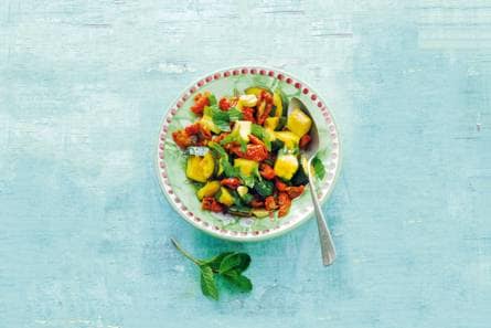 Zoetzure courgette met tomaat en munt