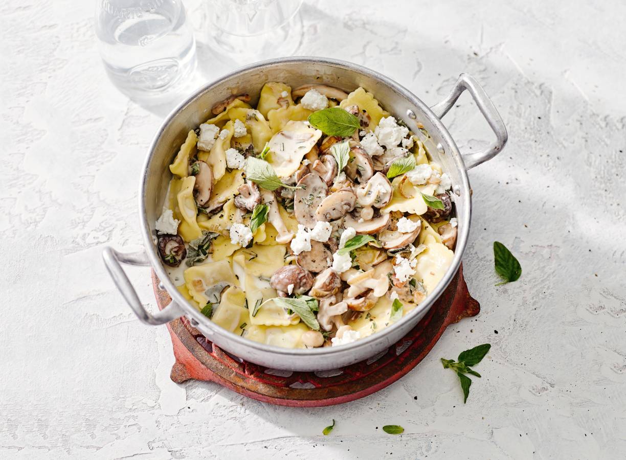 Ravioli met geitenkaas en paddenstoelensaus