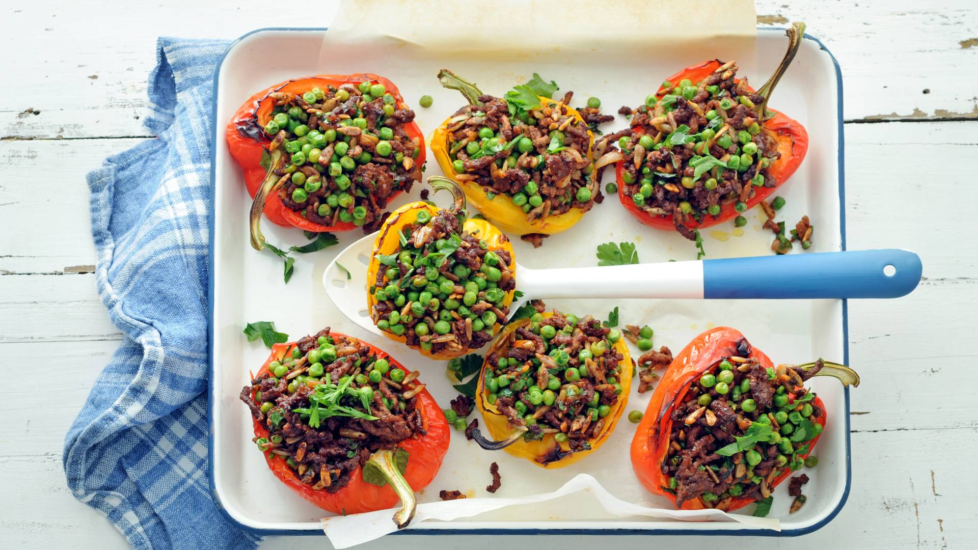 Paprika's gevuld met tuinerwten en gehakt recept Allerhande Albert