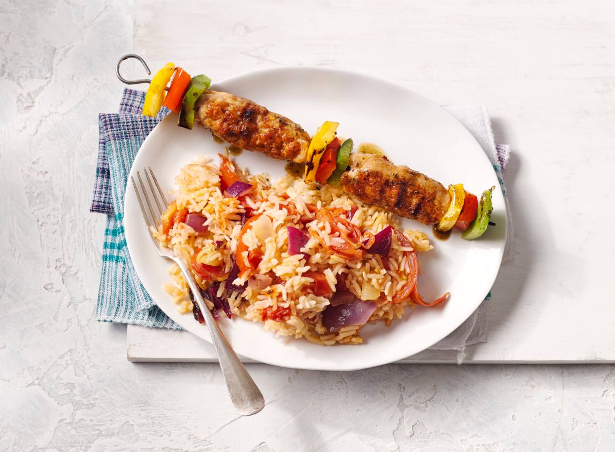 Kip-groentekebab met tomatenrijst