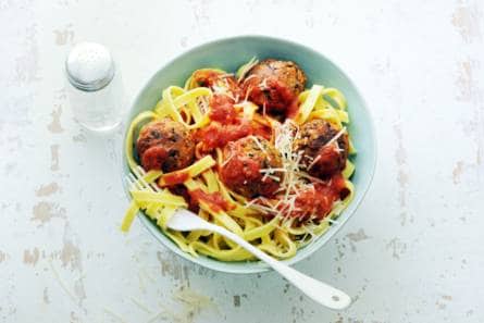 Tagliatelle met veggie balls in tomatensaus