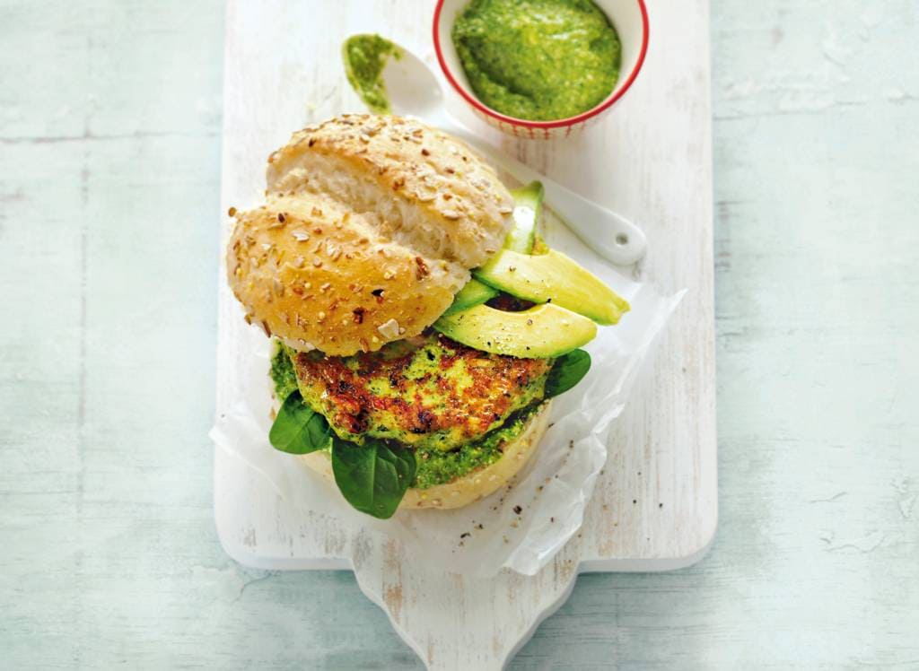 Zalmburger met avocado