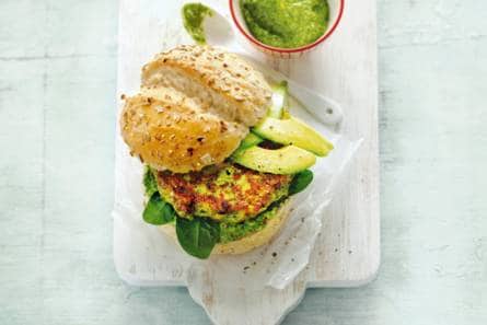Zalmburger met avocado