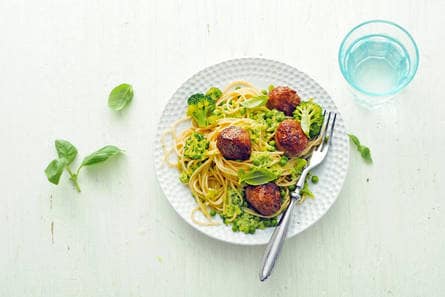 Pasta met gehaktballetjes & tuinerwten